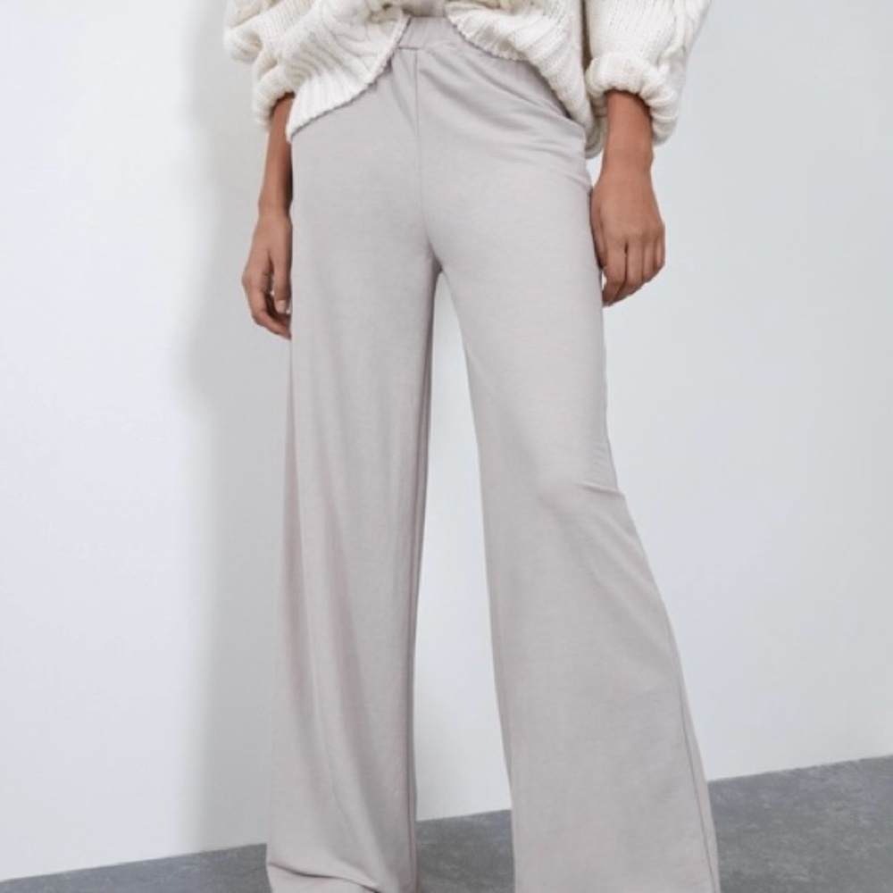 ZARA - Light Weight Wide Leg Elastic Waistband Pant in Grey - Size : M